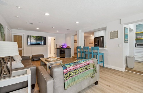 South Pinellas Community Council House | Beautiful pool home minutes from the beach