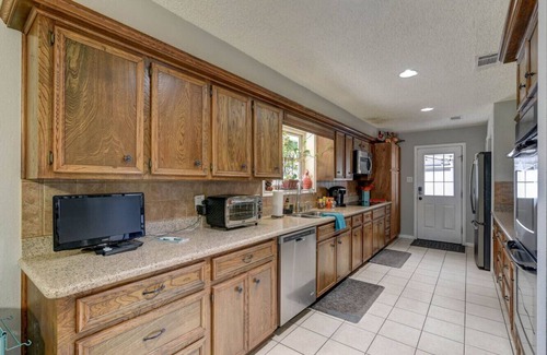 Friendswood House | Beautiful Pool! Relaxing Spacious Home
