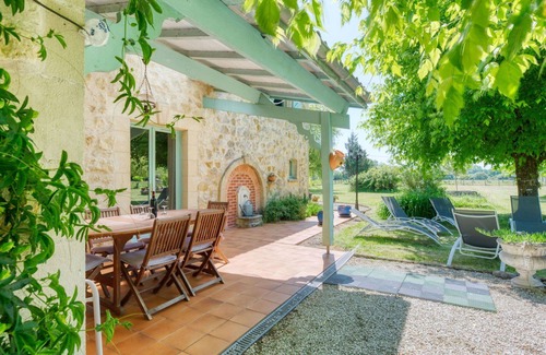Gaillan-en-Medoc House | Beautiful private villa for 6 guests with WIFI, TV, terrace, pets allowed and parking