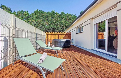 Lesparre-Medoc House | Beautiful private villa for 4 people with A/C, TV, terrace and parking