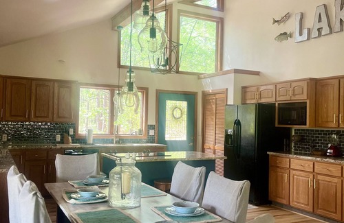 Tumbling Shoals House | Beautiful private home located only 5 min from the lake .