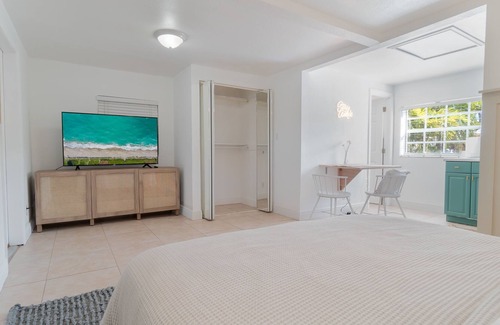Southwest Cottage | Beautiful Private Costal Cottage -10 minutes from prestigious beaches & downtown