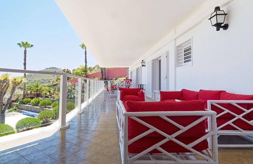 Tafira House | Beautiful private villa with WIFI, private pool, A/C, TV, patio, pets allowed and parking