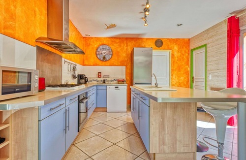 Naujac-Sur-Mer House | Beautiful private villa for 7 people with private pool, WIFI, TV, terrace and pets allowed