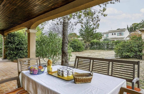 Salles-d'Aude House | Beautiful private villa for 10 guests with WIFI, TV, terrace, pets allowed and parking