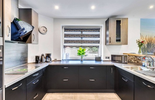 Wingst House | Beautiful private villa for 8 people with WIFI, TV, terrace, pets allowed and parking