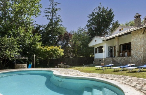 Can Carbonell House | Beautiful private villa for 6 people with WIFI, private pool, A/C, TV, pets allowed and parking