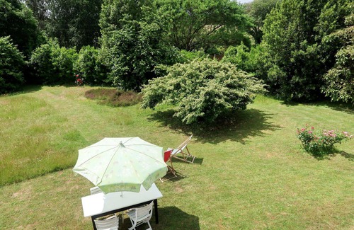 Plomeur House | Beautiful private villa for 8 guests with WIFI, TV, terrace and pets allowed