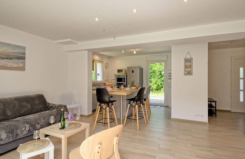 Plougrescant House | Beautiful private villa for 4 guests with TV, terrace and parking