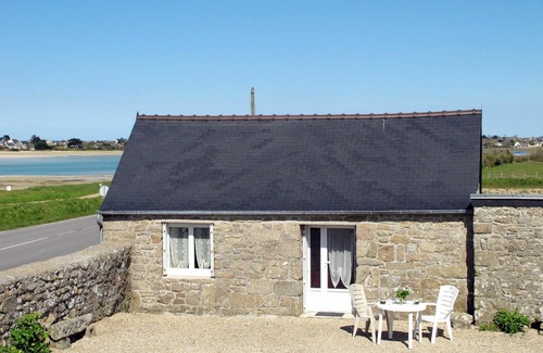Plounevez-Lochrist House | Beautiful private villa for 2 people with pets allowed