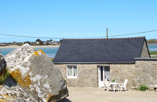 Plounevez-Lochrist House | Beautiful private villa for 2 people with pets allowed