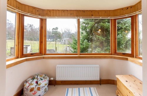 Grantown-on-Spey House | Beautiful private villa for 6 guests with WIFI, TV, patio and pets allowed