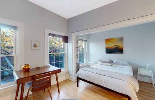 Harsimus Cove Apartment | Beautiful Private Home in Downtown Jersey City