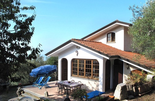Montignoso House | Beautiful private villa for 10 guests with WIFI, TV, terrace, pets allowed and parking