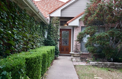 Haltom City House | Beautiful Private Landscaped With Outdoor Surround Sound System