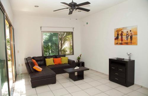 Ejidal House | Beautiful Private Villa for 16 PAX with garden, BBQ and pool, Playa del Carmen