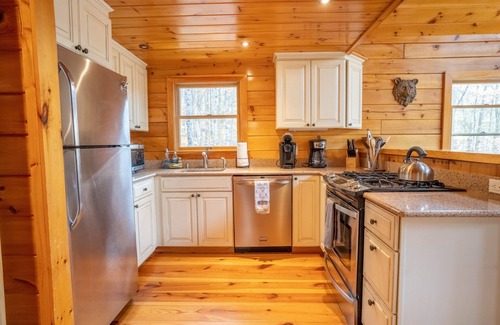Campton House | Beautiful private rustic log cabin, pool, hot tub
