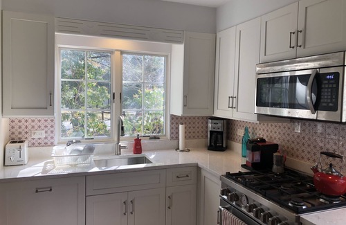 Springs Cottage | Beautiful, private 4-bedroom house near beaches, EH village