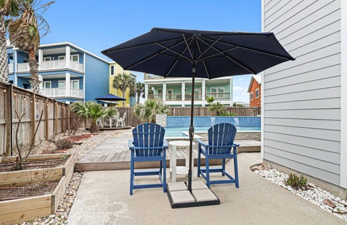 Safe Harbor House | Beautiful private pool, spacious back yard great for family fun!
