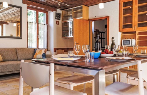 Moutier House | Beautiful private villa for 6 guests with WIFI, TV, terrace, pets allowed and parking