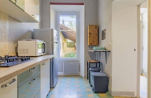 Oppede House | Beautiful private villa for 4 guests with TV, patio and parking
