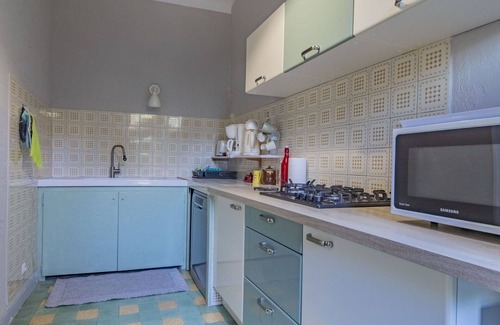 Oppede House | Beautiful private villa for 4 guests with TV, patio and parking