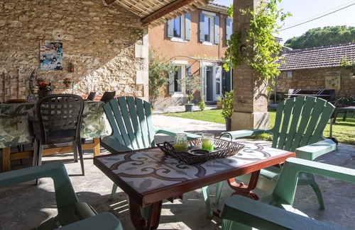 Oppede House | Beautiful private villa for 4 guests with TV, patio and parking