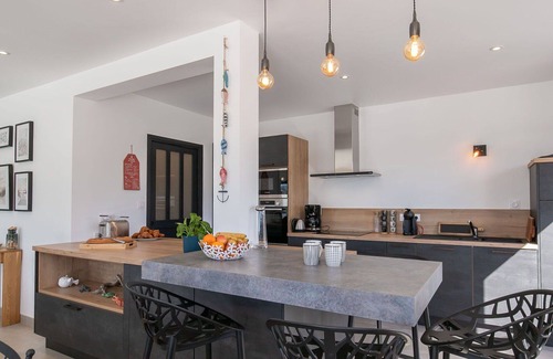 Brignogan-Plage House | Beautiful private villa for 10 guests with private pool, WIFI, TV, terrace and pets allowed