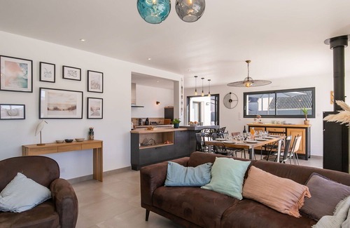 Brignogan-Plage House | Beautiful private villa for 10 guests with private pool, WIFI, TV, terrace and pets allowed