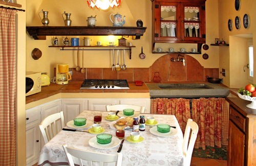 Tresana House | Beautiful private villa for 4 people with WIFI, TV, terrace, pets allowed and parking