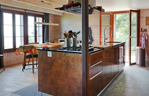 Bullet House | Beautiful private villa for 6 people with WIFI, pets allowed, panoramic view and parking