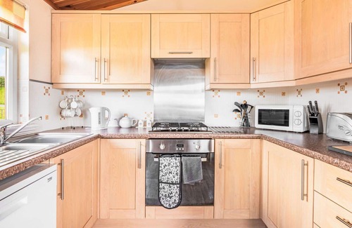 Kinross House | Beautiful private villa for 4 people with WIFI, TV, balcony, pets allowed and parking