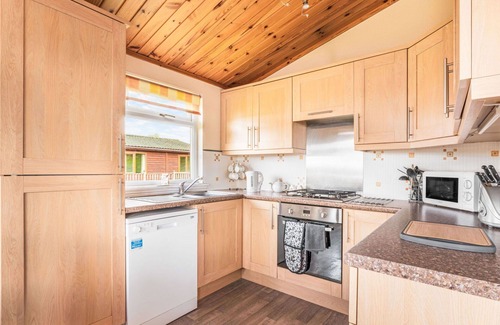 Kinross House | Beautiful private villa for 4 people with WIFI, TV, balcony, pets allowed and parking