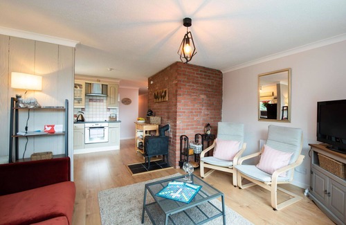 East Lewiston House | Beautiful private villa for 6 guests with TV, patio, panoramic view and parking