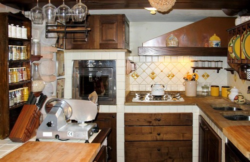Corsanico Villa | Beautiful private villa for 9 people with private pool, WIFI, A/C, TV, patio and pets allowed