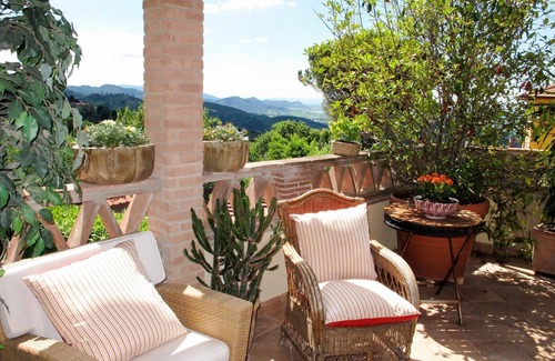 Corsanico Villa | Beautiful private villa for 9 people with private pool, WIFI, A/C, TV, patio and pets allowed