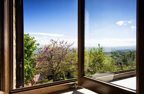 Montalcino Villa | Beautiful private villa for 6 people with hot tub, A/C, WIFI, TV, patio, panoramic view and park.