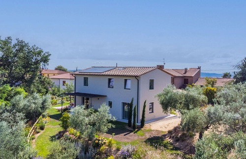 Montisi Villa | Beautiful private villa for 6 people with A/C, private pool, WIFI, TV and patio