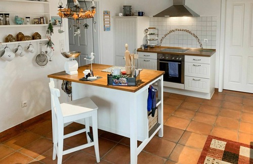 Barkholt House | Beautiful private villa for 4 guests with TV, terrace and parking