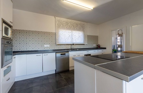 Creixell House | Beautiful private villa for 12 guests with WIFI, A/C, private pool, TV, patio and pets allowed