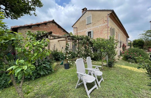 San Desiderio House | Beautiful private villa for 4 guests with hot tub, WIFI, terrace and parking