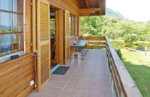 Porto Valtravaglia House | Beautiful private villa for 6 guests with WIFI, TV, terrace and pets allowed