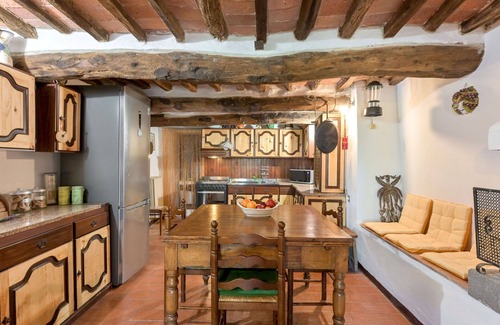 Massa Marittima House | Beautiful private villa for 6 people with WIFI, TV, patio, pets allowed, panoramic view and park.