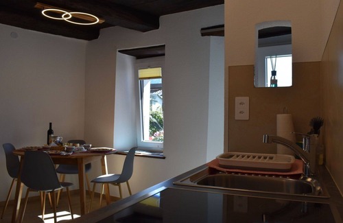 Gudo House | Beautiful private villa for 2 guests with WIFI, TV, patio, pets allowed and parking