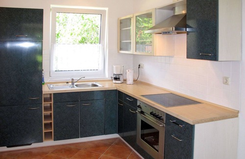 Neu Poserin House | Beautiful private villa for 6 guests with TV, terrace, pets allowed and parking