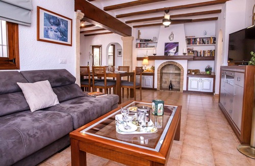 Tarraula Villa | Beautiful private villa for 8 guests with WIFI, A/C, private pool, TV and patio