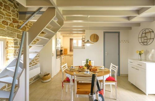 Plogoff House | Beautiful private villa for 4 people with TV, terrace and pets allowed