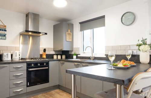 Helford Passage House | Beautiful private villa for 4 people with WIFI, TV, pets allowed, panoramic view and parking
