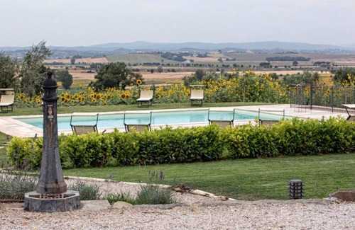 Cortona Villa | Beautiful private villa for 10 guests with A/C, private pool, WIFI, TV and parking, close to Cor.