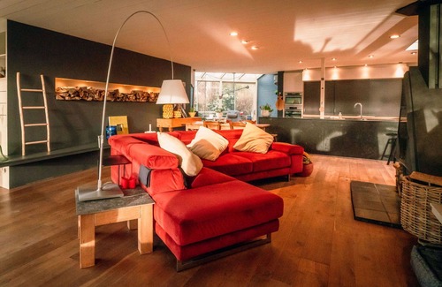 Konterdam Villa | Beautiful private villa for 6 guests with hot tub, WIFI, TV, terrace and parking